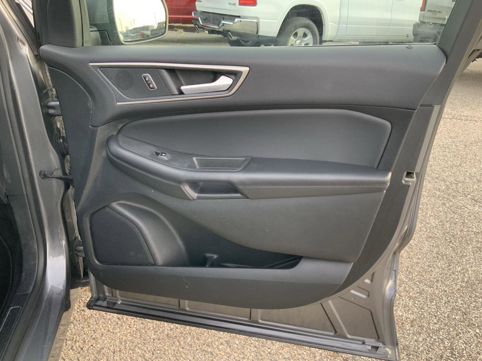 Used 2024 Ford Edge SEL image 54