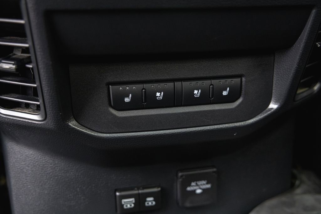 Used 2023 Toyota Tundra Platinum AWD/4WD image 31