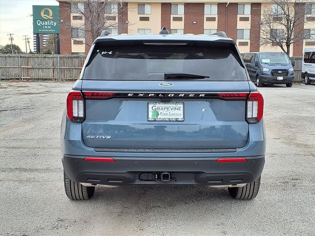 New 2026 Ford Explorer Active RWD image 5
