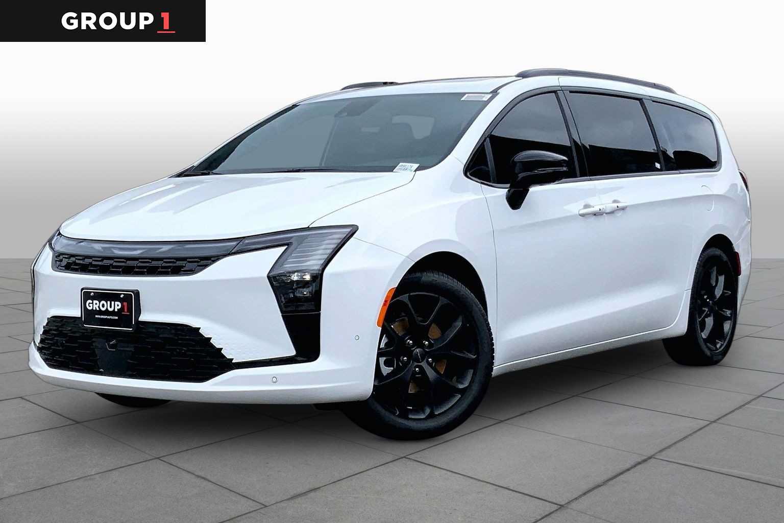 New 2027 Chrysler Pacifica Limited w/ Family Tech Group