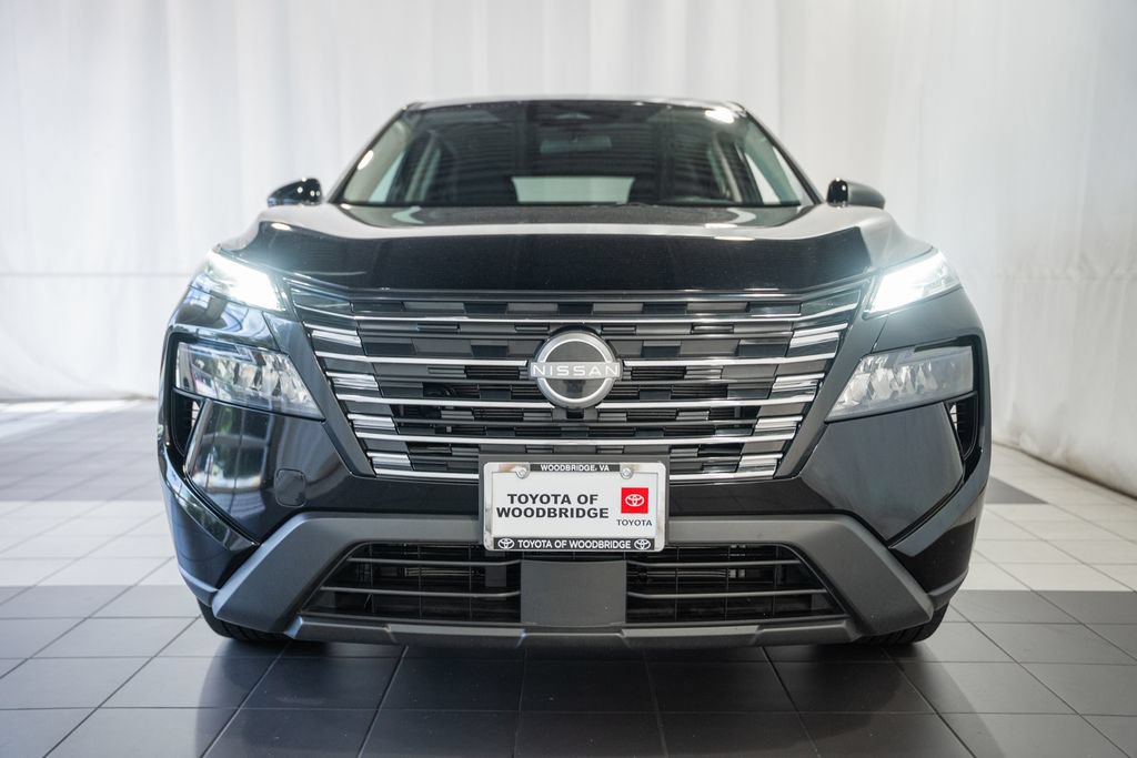 Used 2025 Nissan Rogue SV AWD/4WD image 2