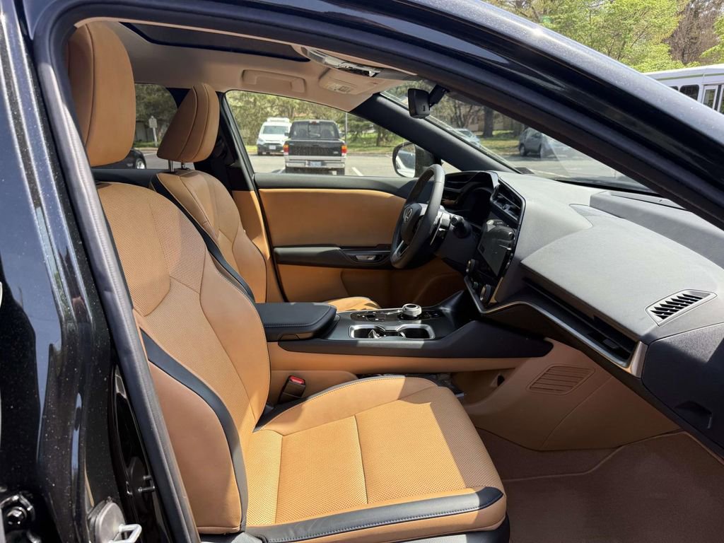 Used 2024 Lexus RZ 300e Premium w/ Accessory Package (Z1) image 15