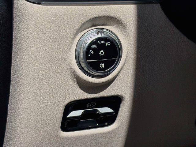 New 2027 Mercedes-Benz CLE 450 4MATIC Cabriolet image 9