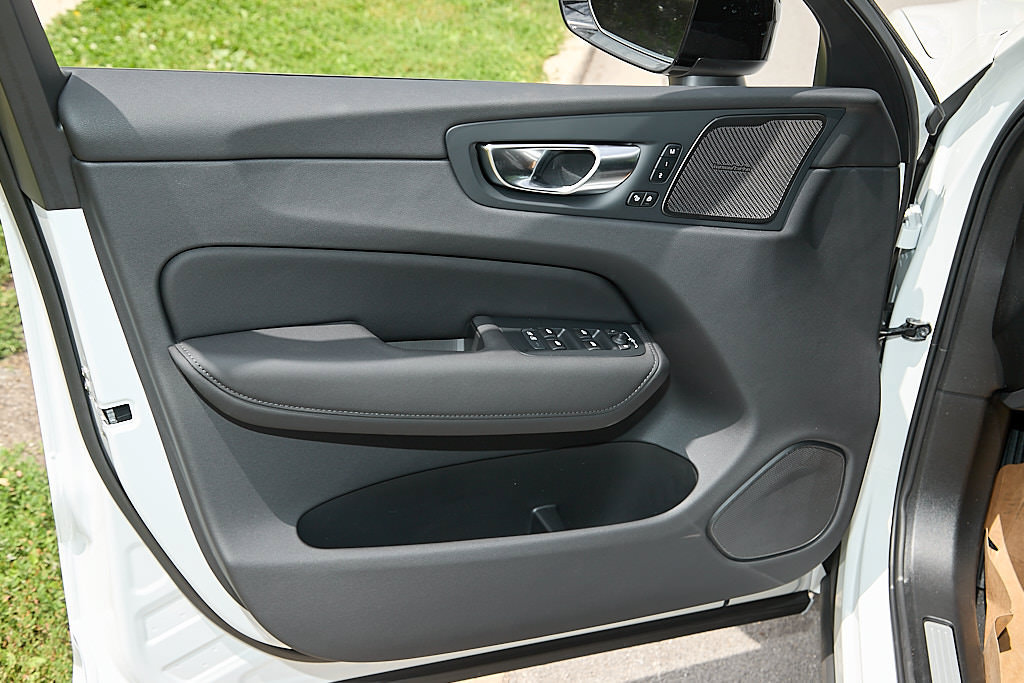 New 2026 Volvo XC60 T8 Plus w/ Climate Package AWD/4WD image 11