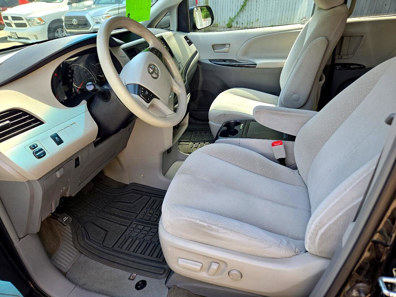 Used 2014 Toyota Sienna LE image 10