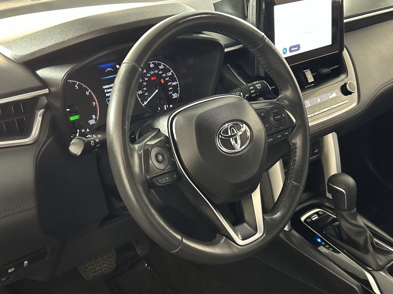 Used 2024 Toyota Corolla Cross AWD Hybrid w/ Moonroof Package image 15