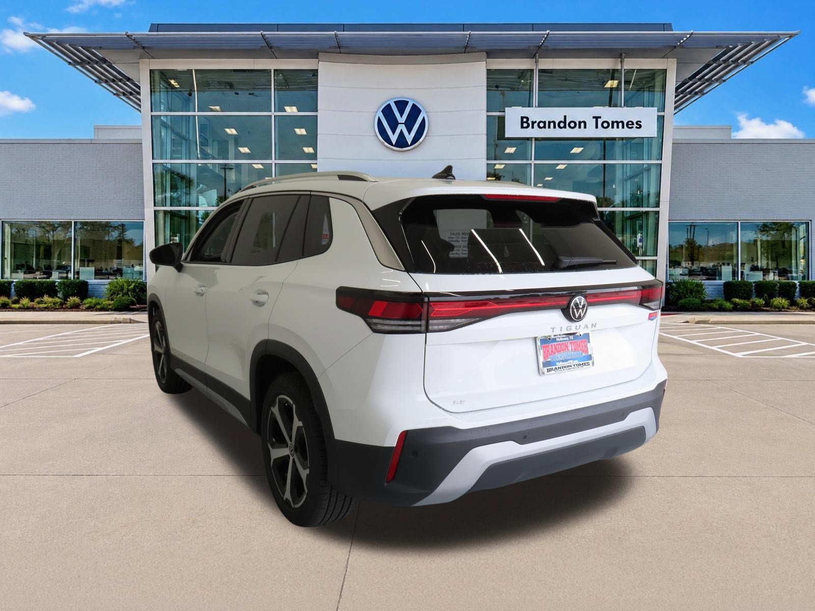 New 2026 Volkswagen Tiguan SE FWD image 6