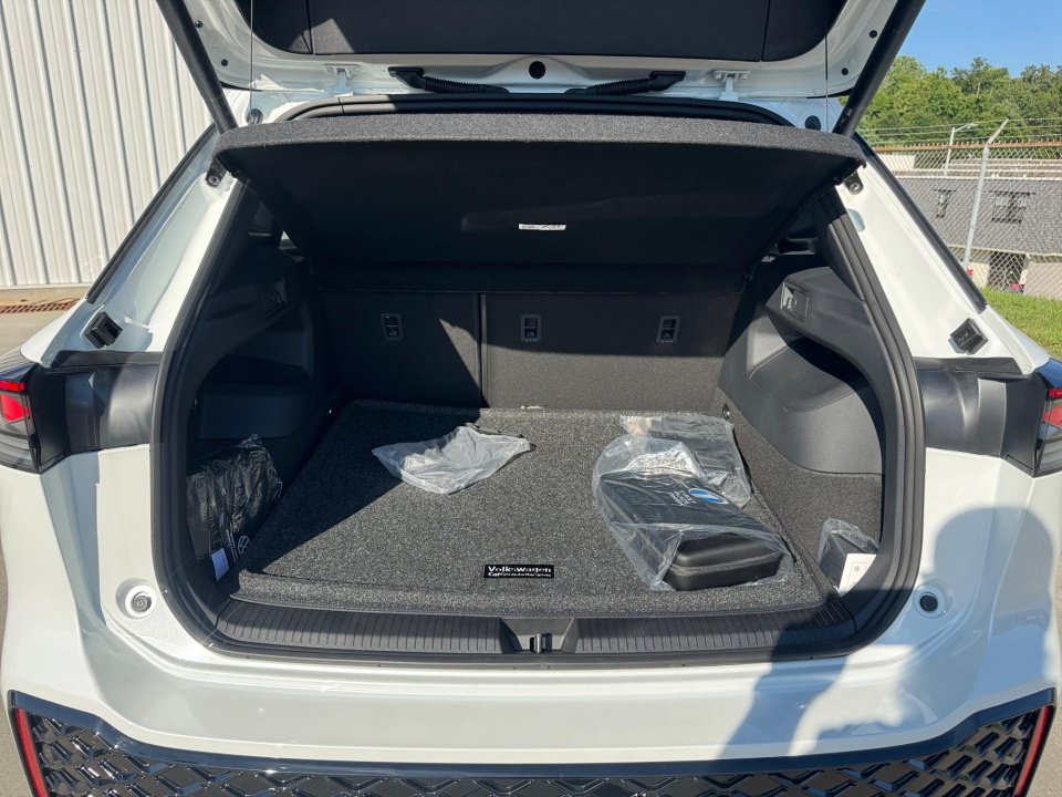 New 2026 Volkswagen Tiguan SEL R-Line AWD/4WD image 15