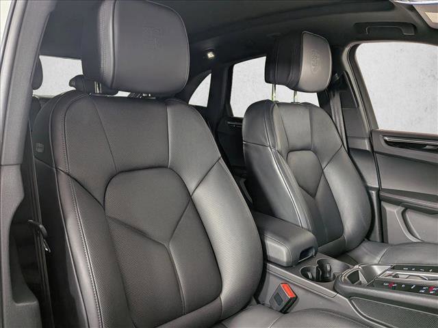Certified 2025 Porsche Macan image 24
