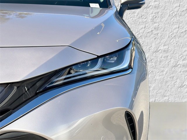 Used 2022 Toyota Venza XLE image 9