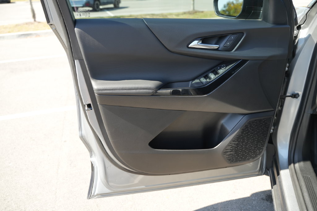 Used 2025 Chevrolet Equinox LT w/ Midnight Edition FWD image 15