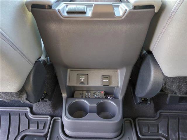 Used 2024 Toyota Sienna XLE w/ XLE Plus Package FWD image 18