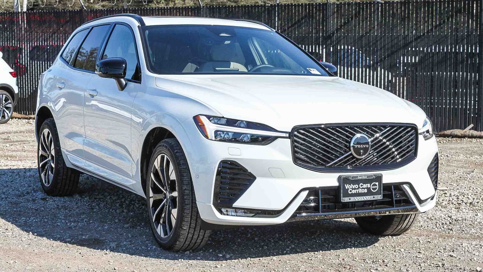 New 2026 Volvo XC60 B5 Plus w/ Climate Package PRO AWD/4WD image 17