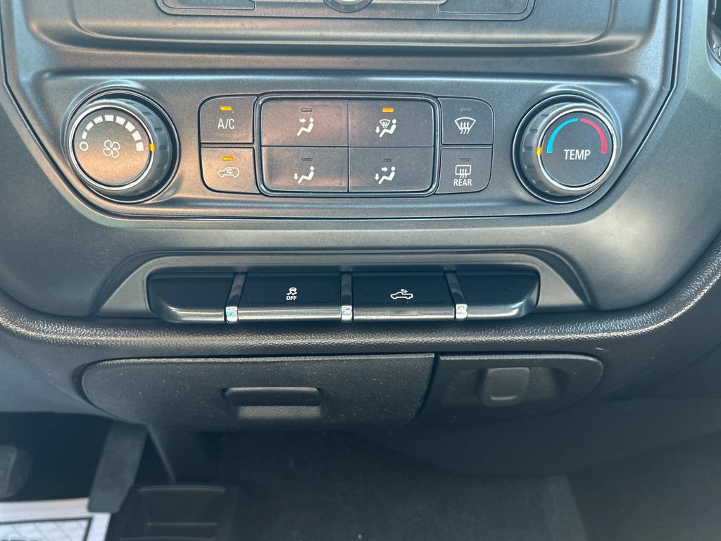 Used 2018 Chevrolet Silverado 1500 Custom w/ Custom Value Package AWD/4WD image 31