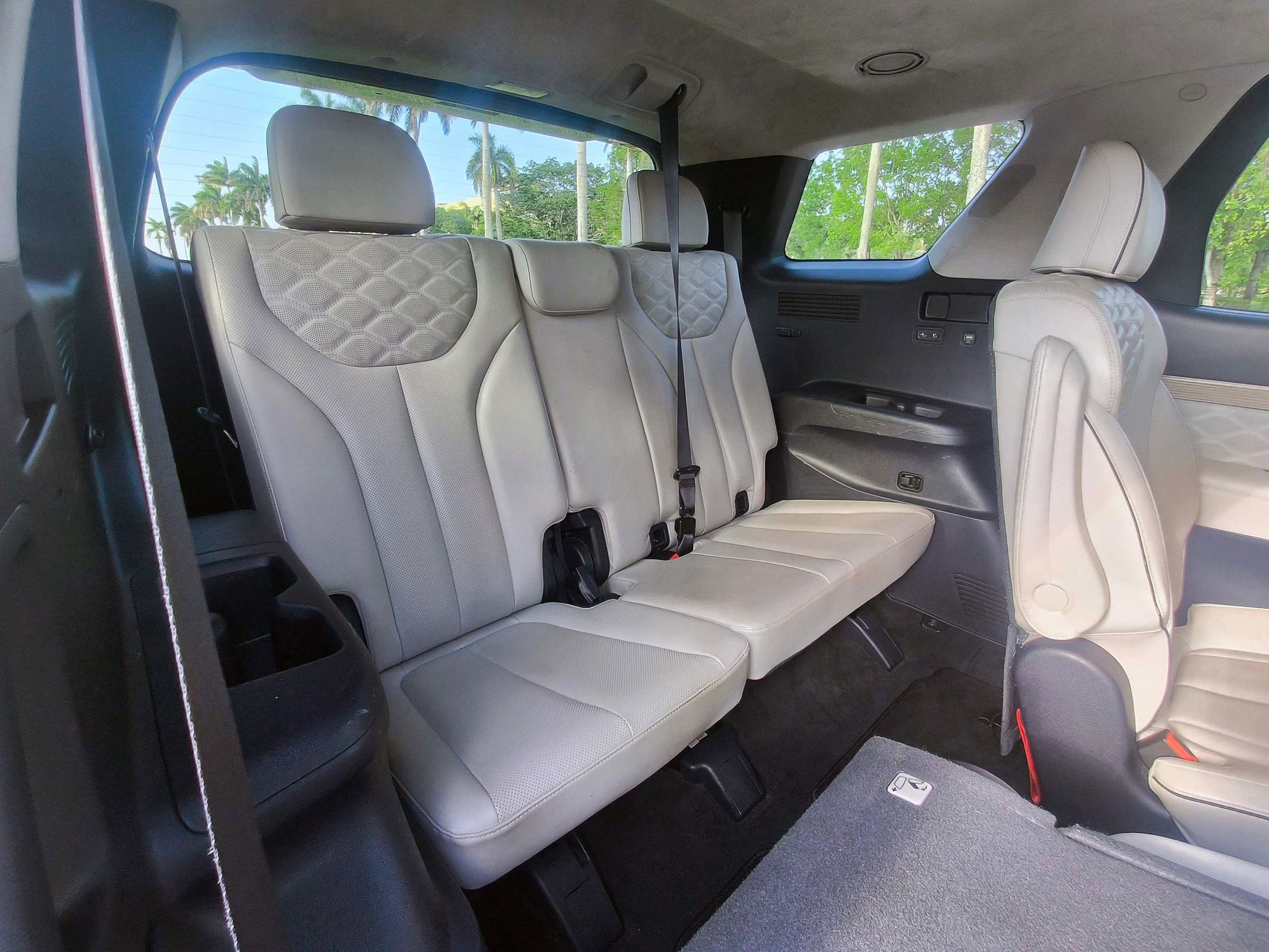 Used 2022 Hyundai Palisade Calligraphy w/ Cargo Package FWD image 16
