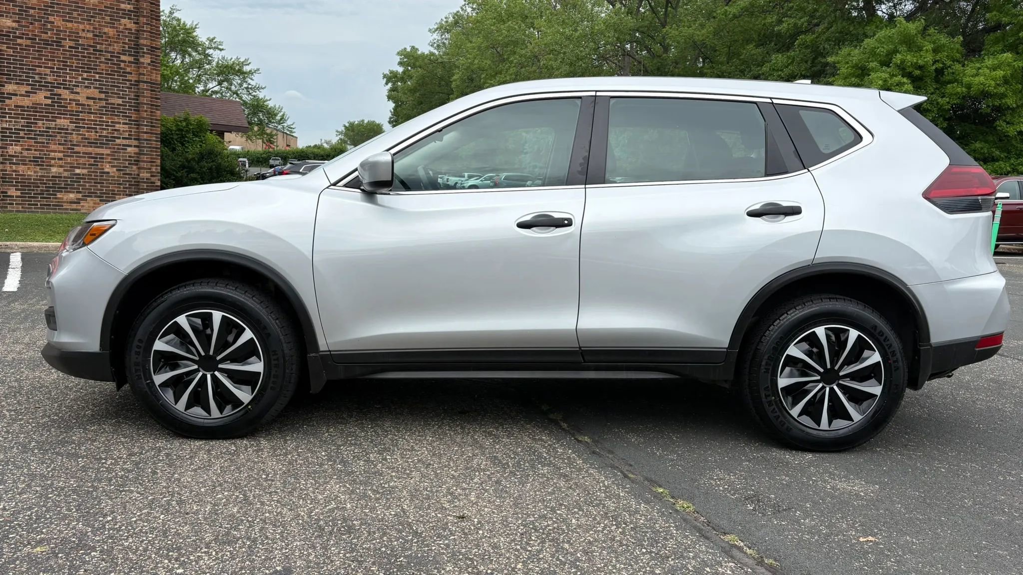 Used 2020 Nissan Rogue S AWD/4WD image 5