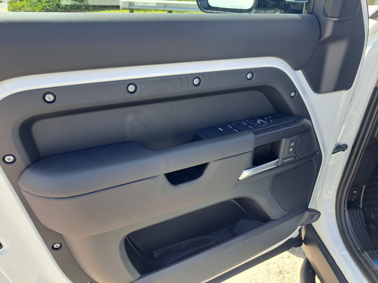 Used 2025 Land Rover Defender 130 V8 image 10