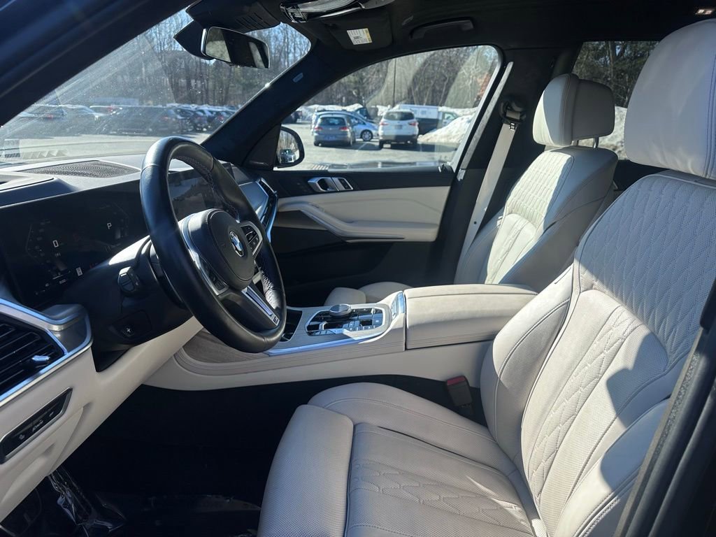 Used 2024 BMW X7 M60i w/ Climate Comfort Package image 12