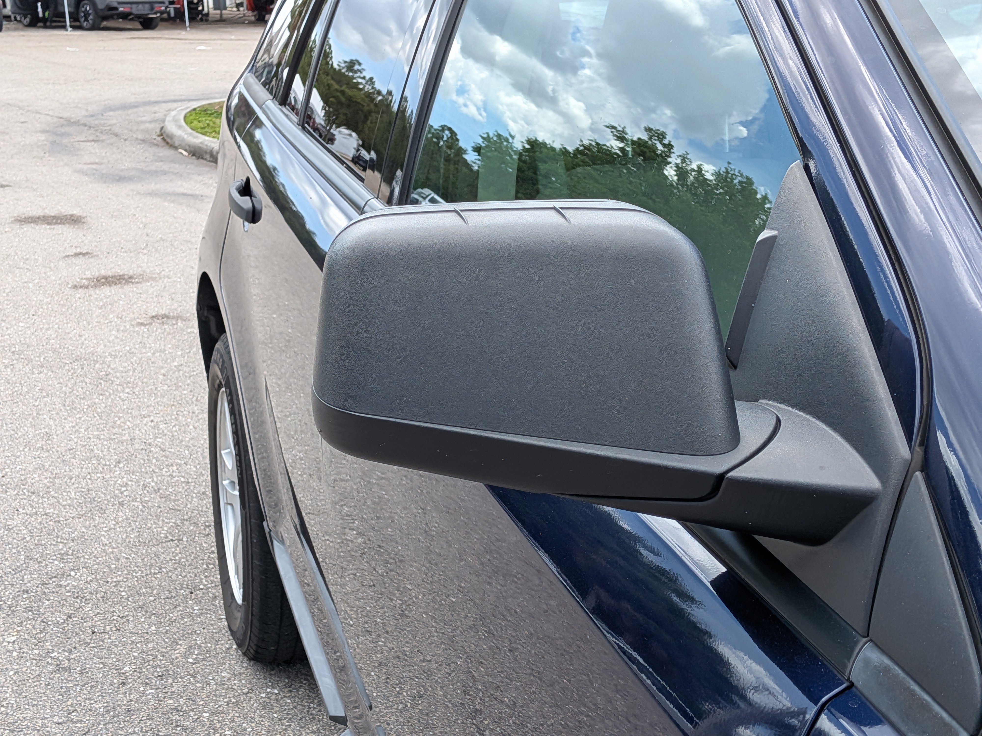 Used 2011 Ford Edge SE image 12