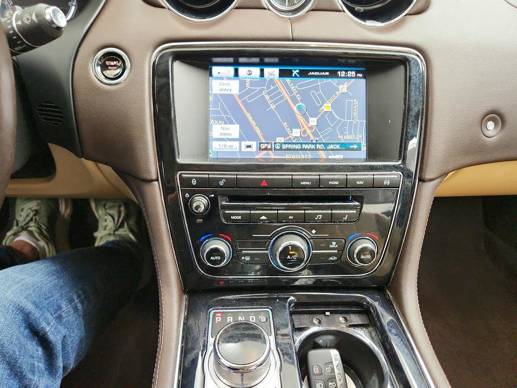 Used 2015 Jaguar XJ AWD image 22