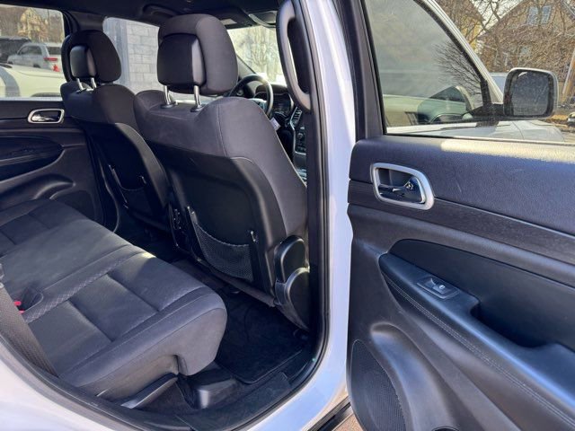 Used 2018 Jeep Grand Cherokee Laredo image 29