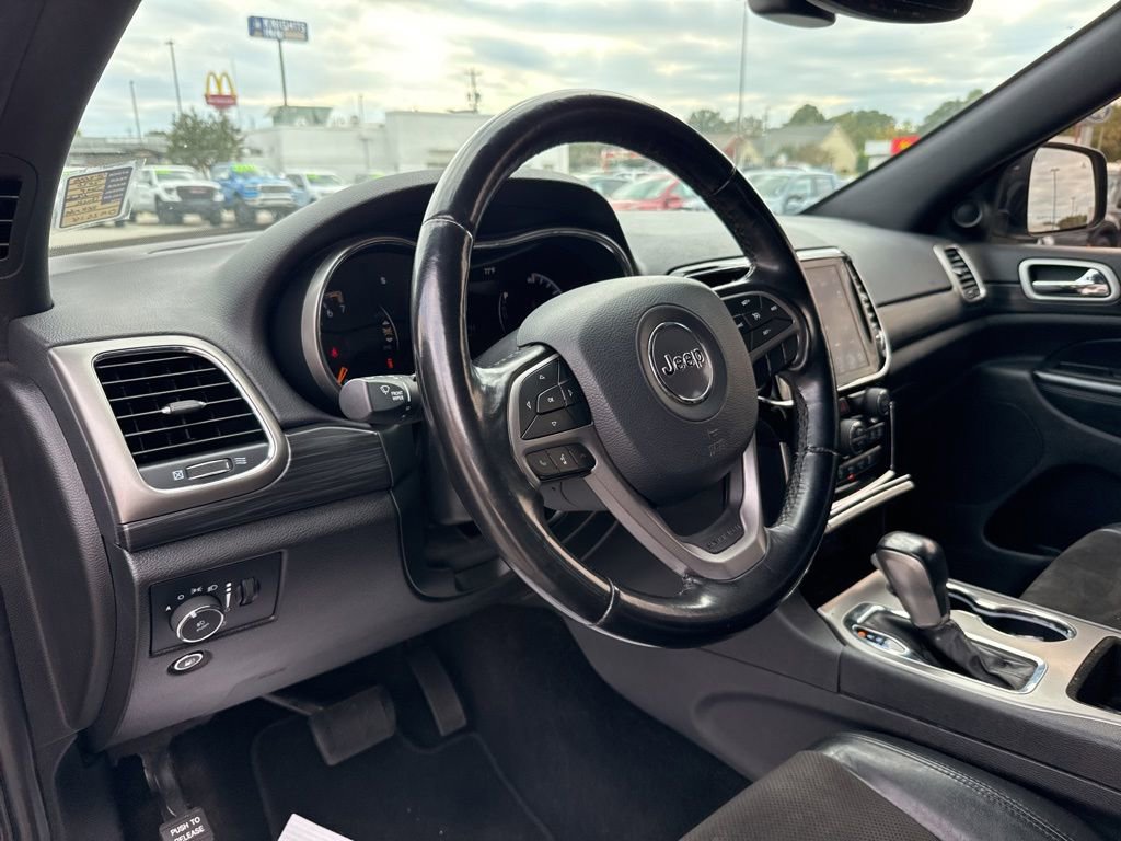 Used 2020 Jeep Grand Cherokee Laredo w/ Laredo X Package image 14