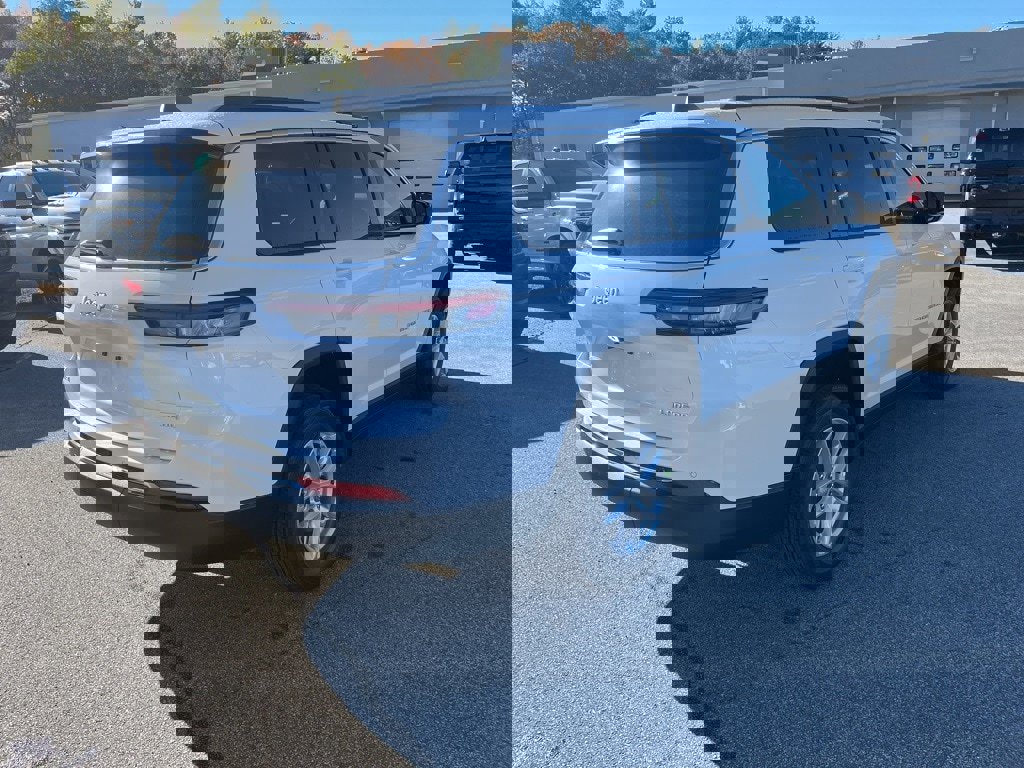 New 2025 Jeep Grand Cherokee L Laredo image 7