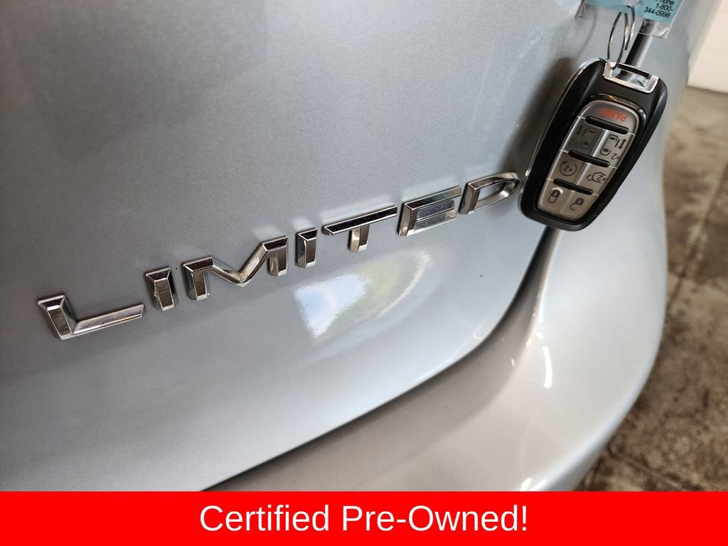 Certified 2023 Chrysler Pacifica Limited FWD image 44