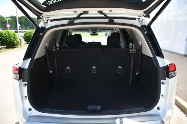 Used 2023 Nissan Pathfinder SL w/ Lighting Package (N92) AWD/4WD image 11