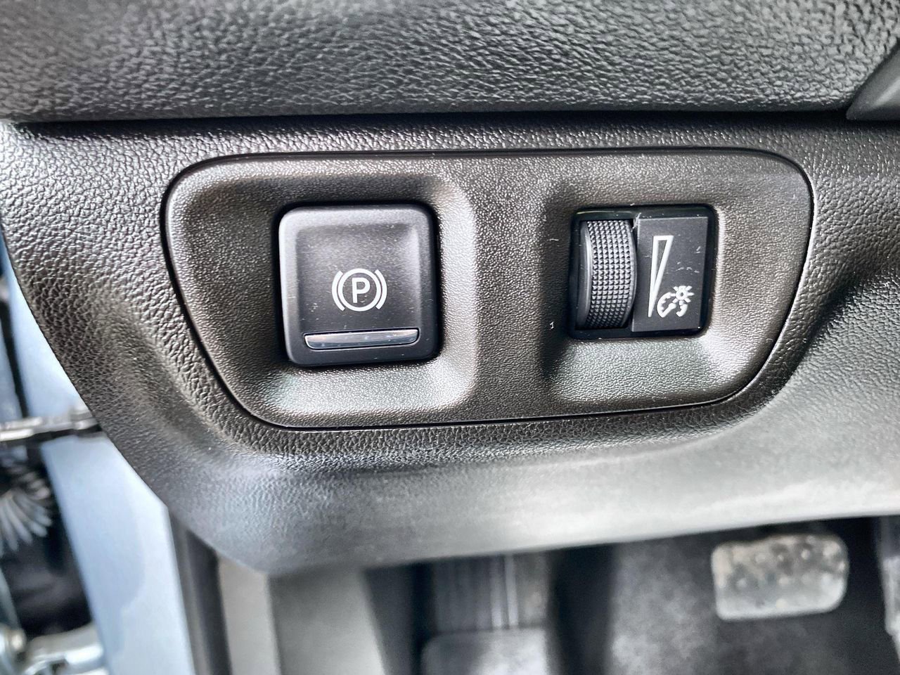 Used 2017 GMC Acadia SLE image 34