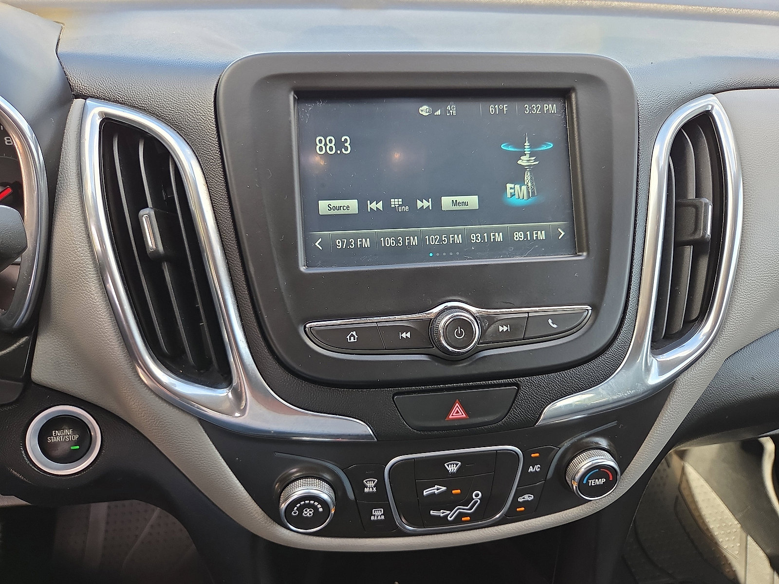 Used 2018 Chevrolet Equinox LS AWD/4WD image 25
