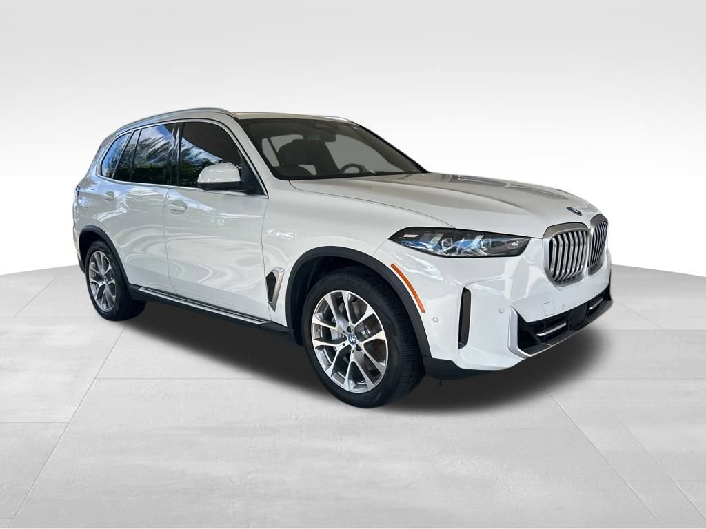 Used 2025 BMW X5 xDrive50e image 2