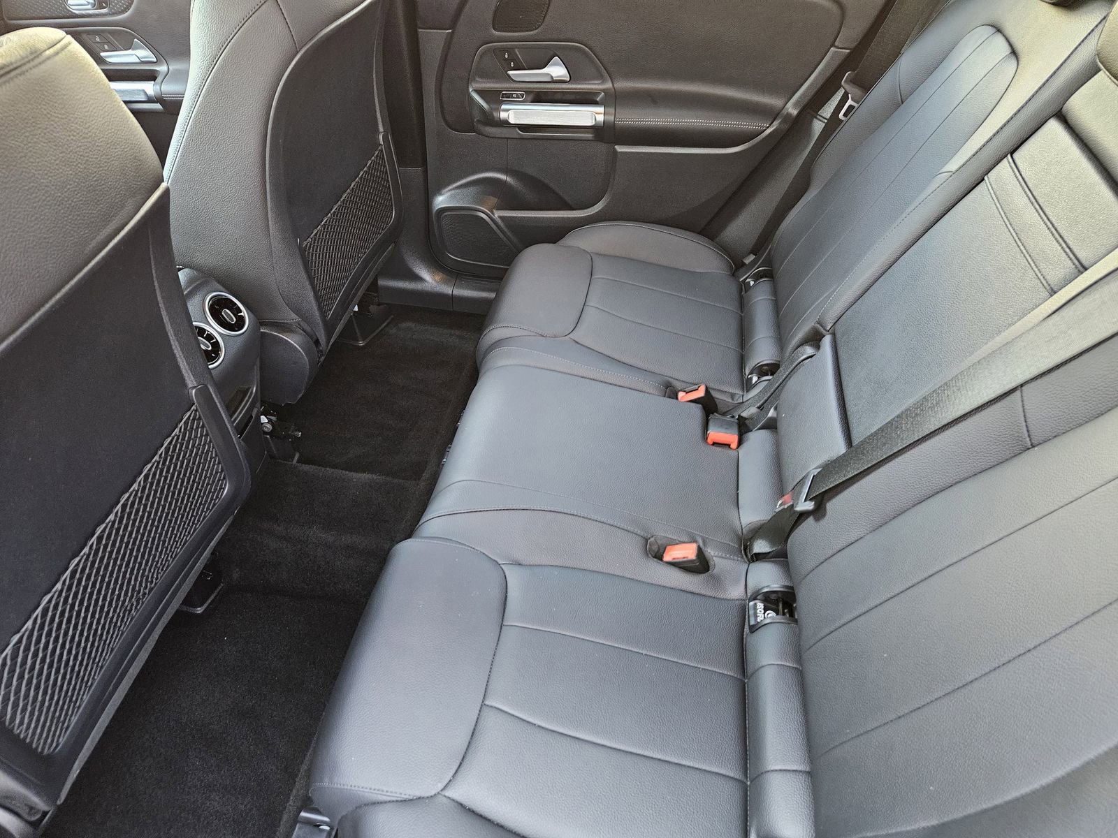 Used 2025 Mercedes-Benz GLB 250 4MATIC image 36