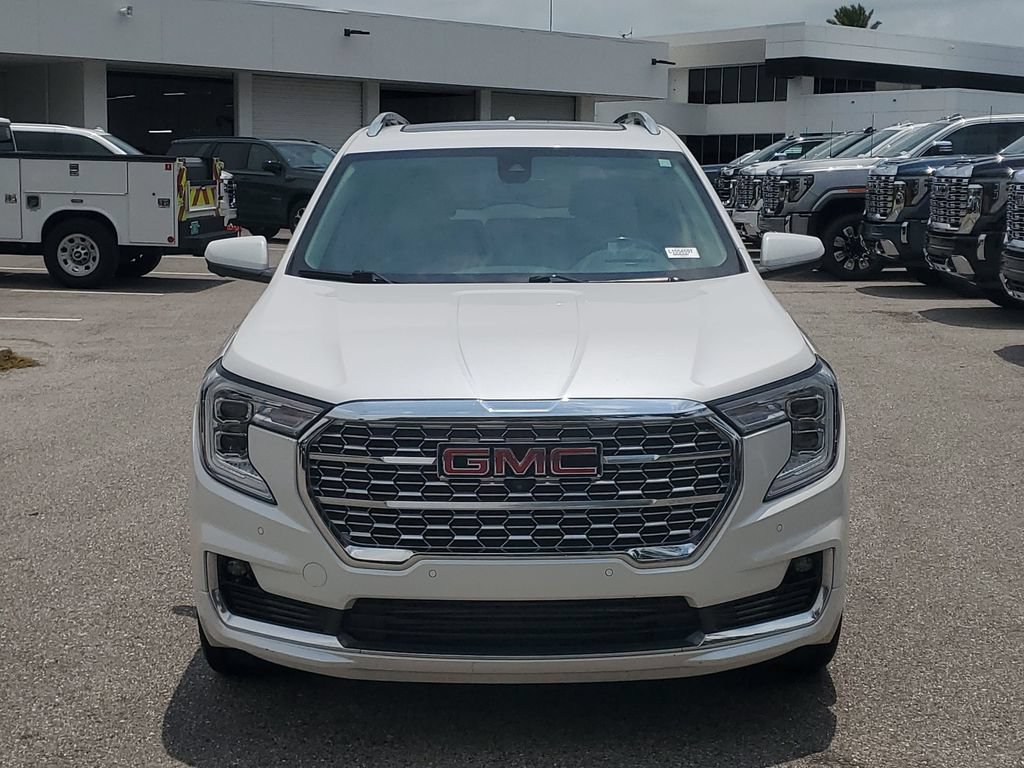 Used 2022 GMC Terrain Denali w/ Denali Premium Package AWD/4WD image 2