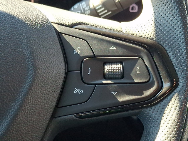 Used 2024 Chevrolet Trax LT FWD image 21