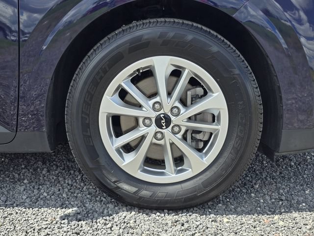 Certified 2022 Kia Carnival LX FWD image 12