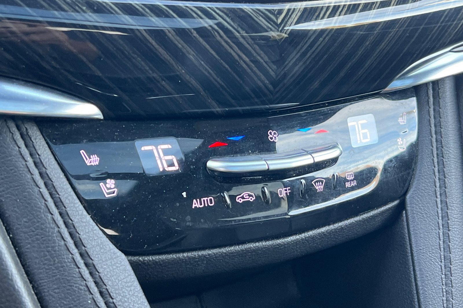 Used 2023 Cadillac XT6 Premium Luxury image 28