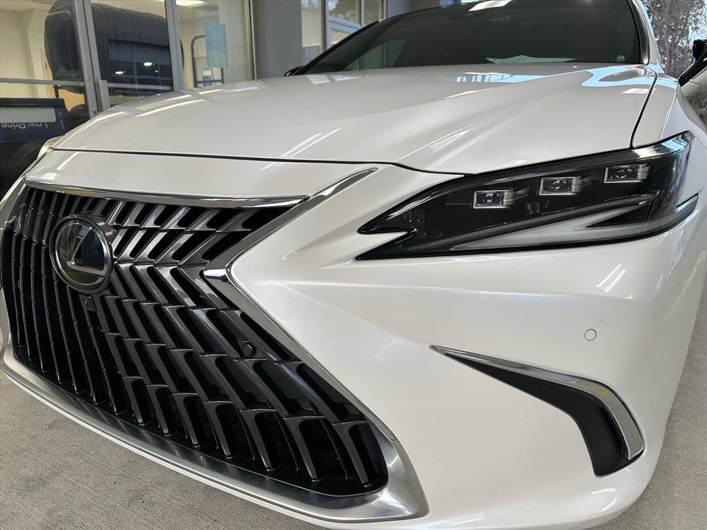 Used 2024 Lexus ES 350 Ultra Luxury image 2