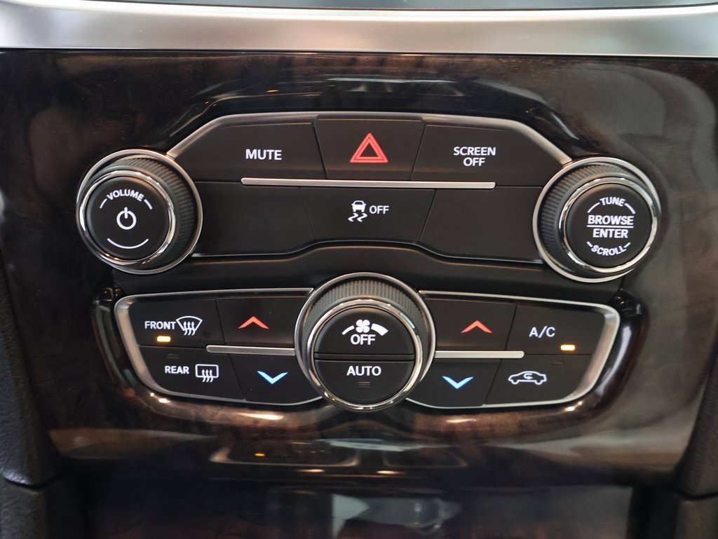 Used 2018 Chrysler 300 Limited image 31