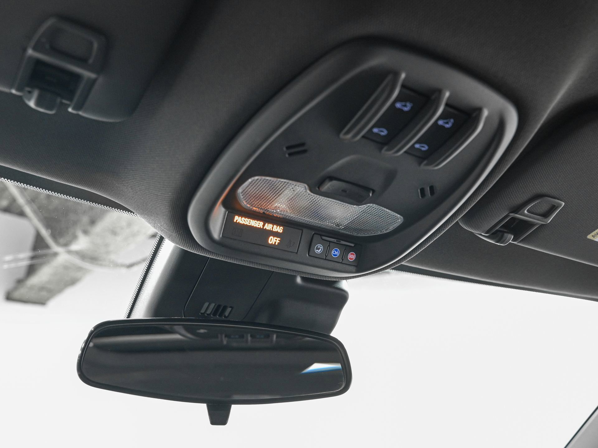 Used 2025 Chevrolet Trax RS w/ Sunroof Package image 24