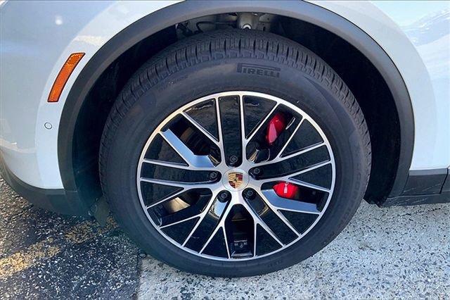 Certified 2025 Porsche Macan 4S Electric image 15