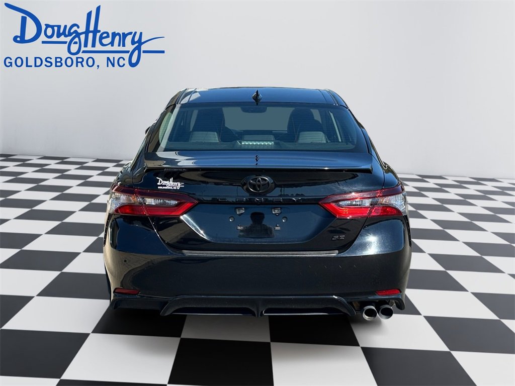 Used 2024 Toyota Camry SE image 4