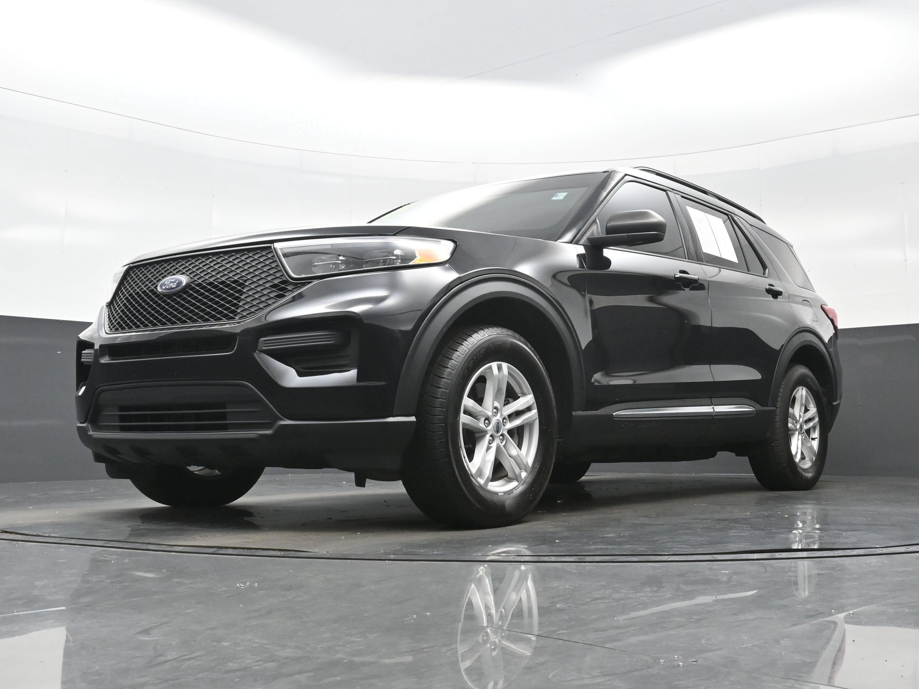 Used 2021 Ford Explorer XLT w/ Class III Trailer Tow Package AWD/4WD image 29