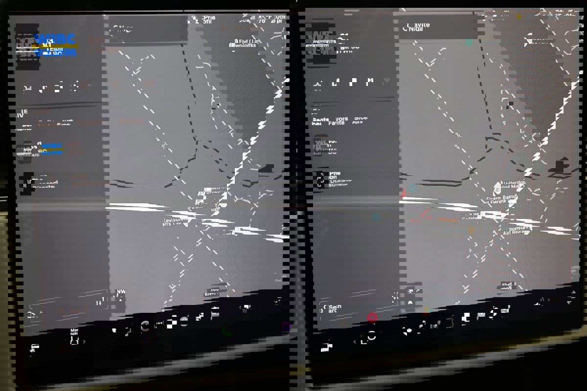 Used 2021 Tesla Model S Plaid AWD/4WD image 8