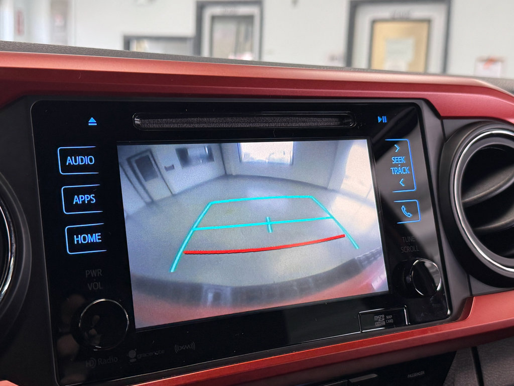 Used 2017 Toyota Tacoma TRD Sport AWD/4WD image 23