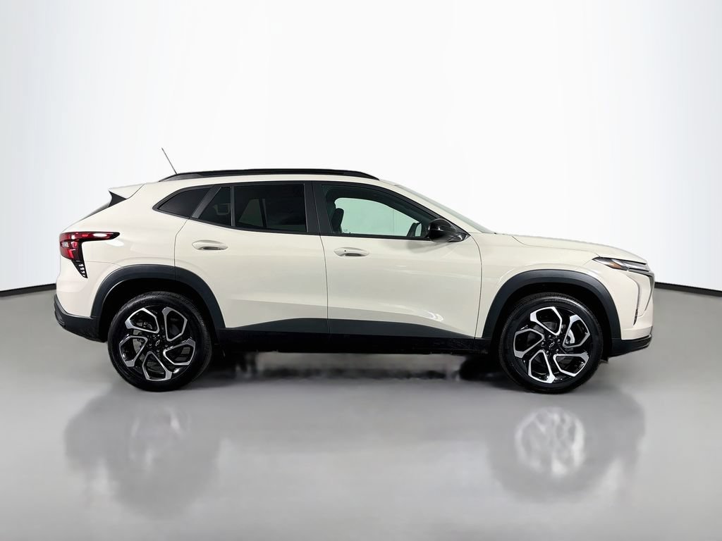 New 2026 Chevrolet Trax RS w/ Sunroof Package FWD image 8