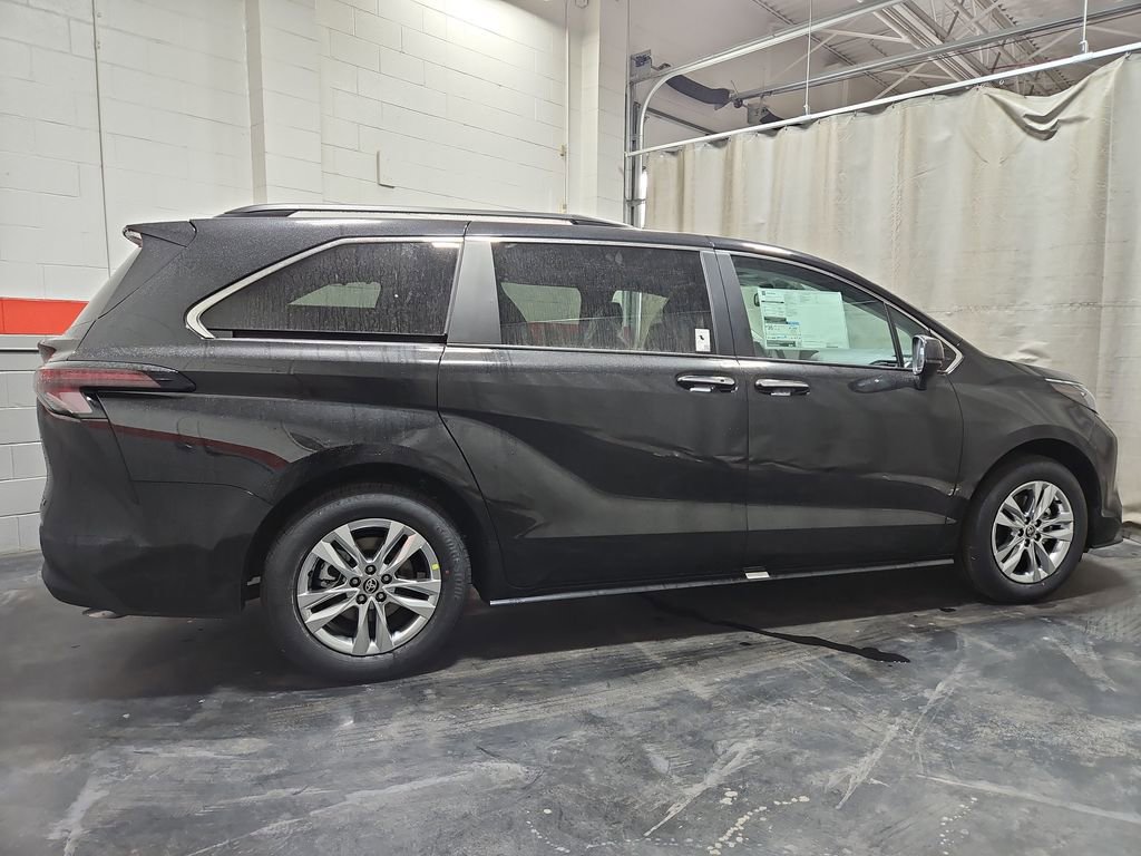 New 2026 Toyota Sienna XLE image 8