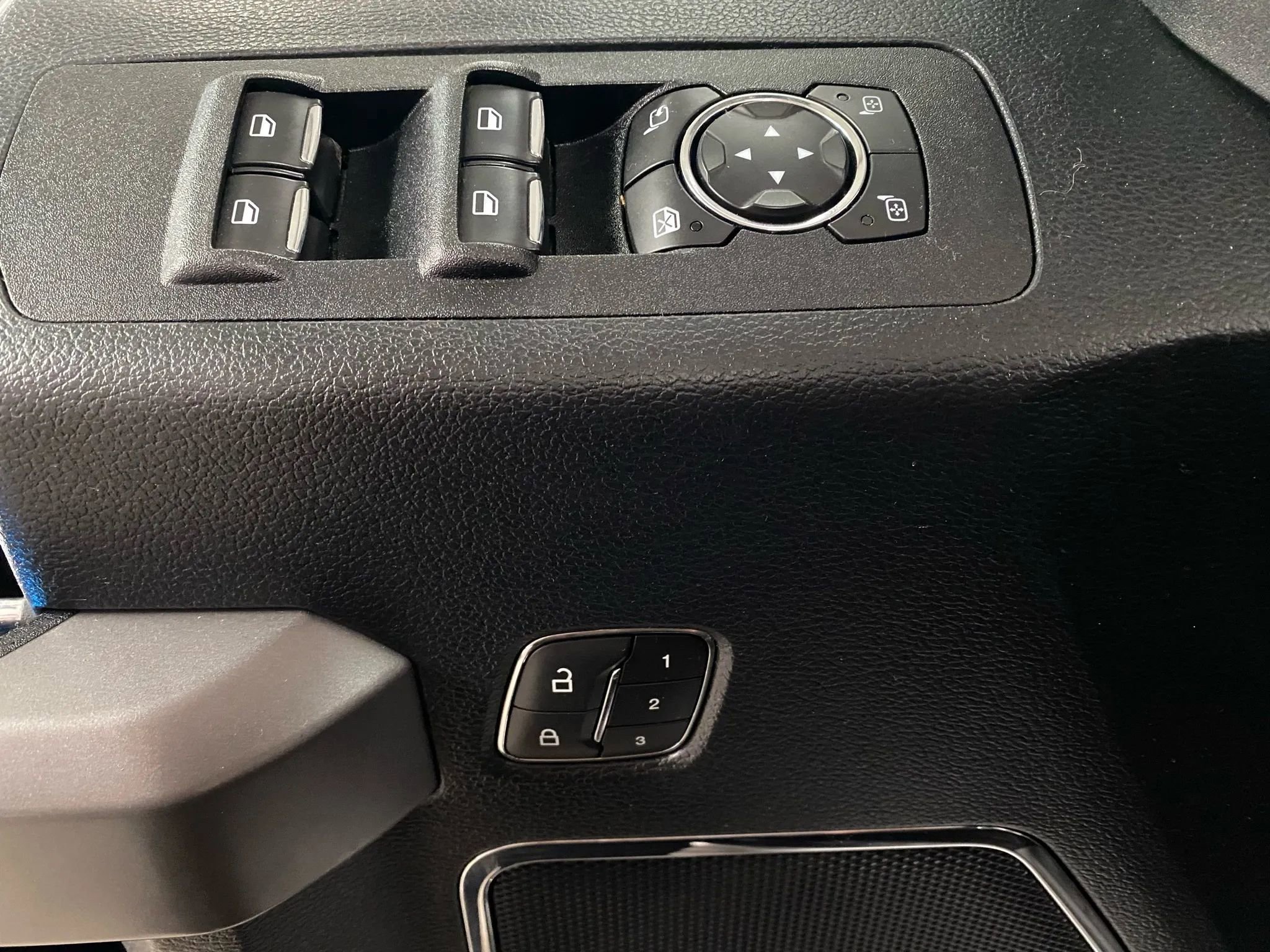 Used 2019 Ford F150 Platinum w/ Equipment Group 701A Luxury image 10