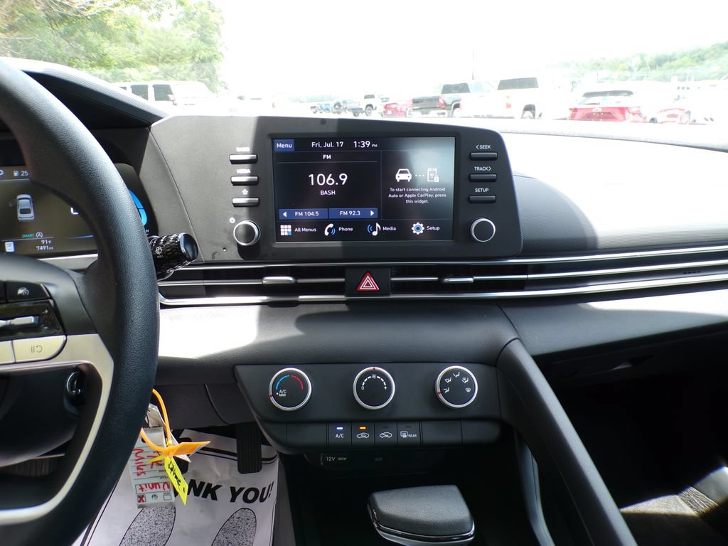 Certified 2025 Hyundai Elantra SE FWD image 25
