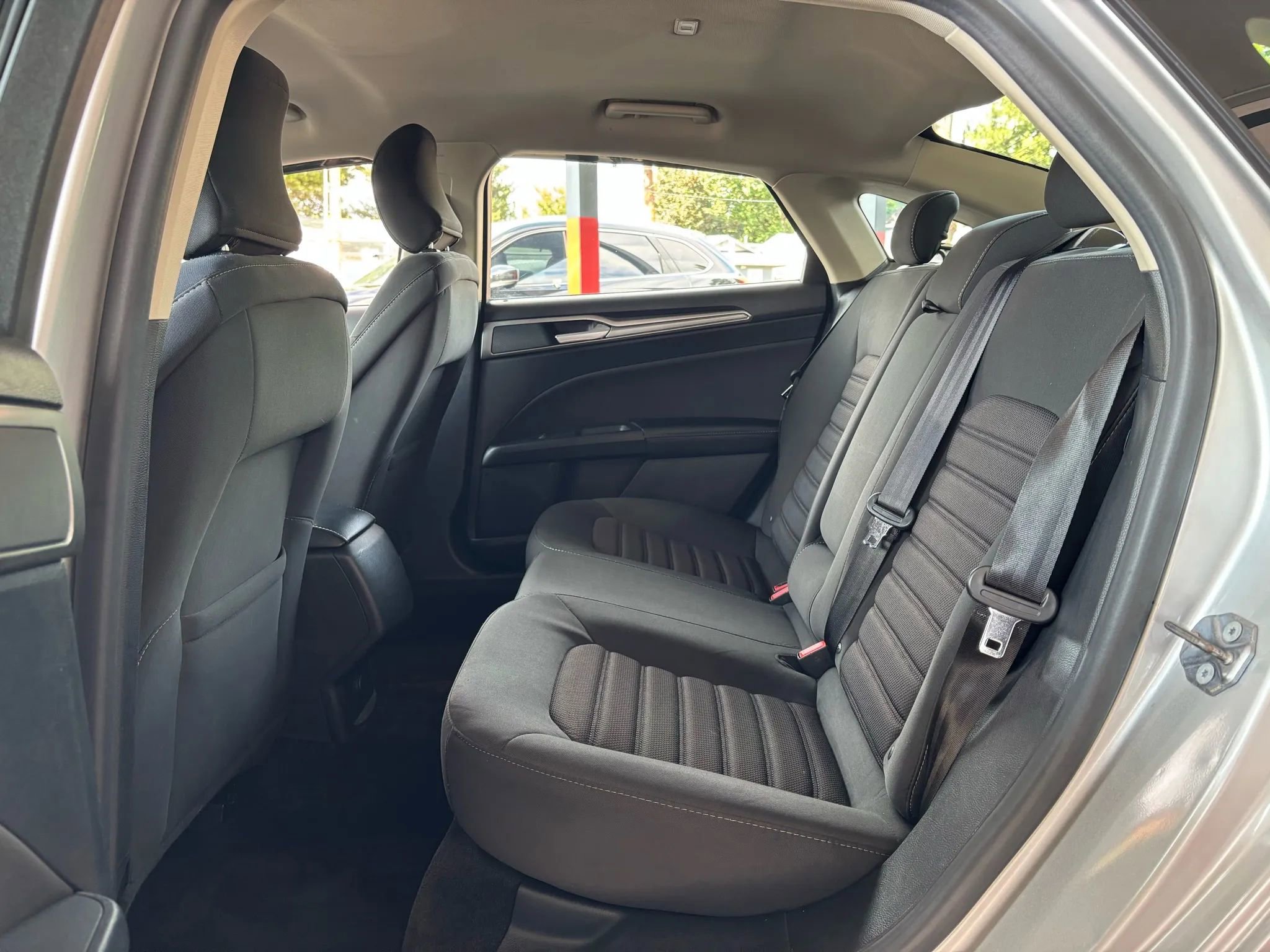 Used 2018 Ford Fusion SE image 20